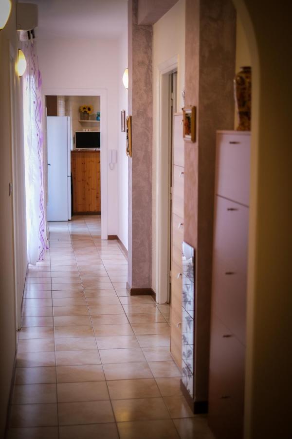Appartamento Con Tre Camere - Zona Centrale Alessandria Bagian luar foto