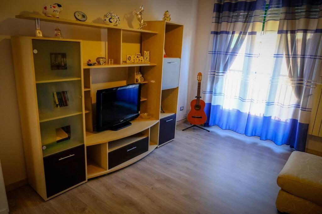 Appartamento Con Tre Camere - Zona Centrale Alessandria Bagian luar foto