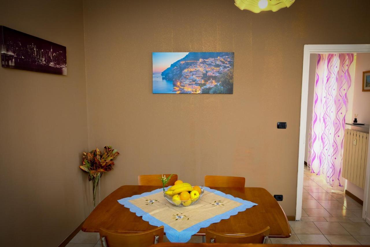 Appartamento Con Tre Camere - Zona Centrale Alessandria Bagian luar foto