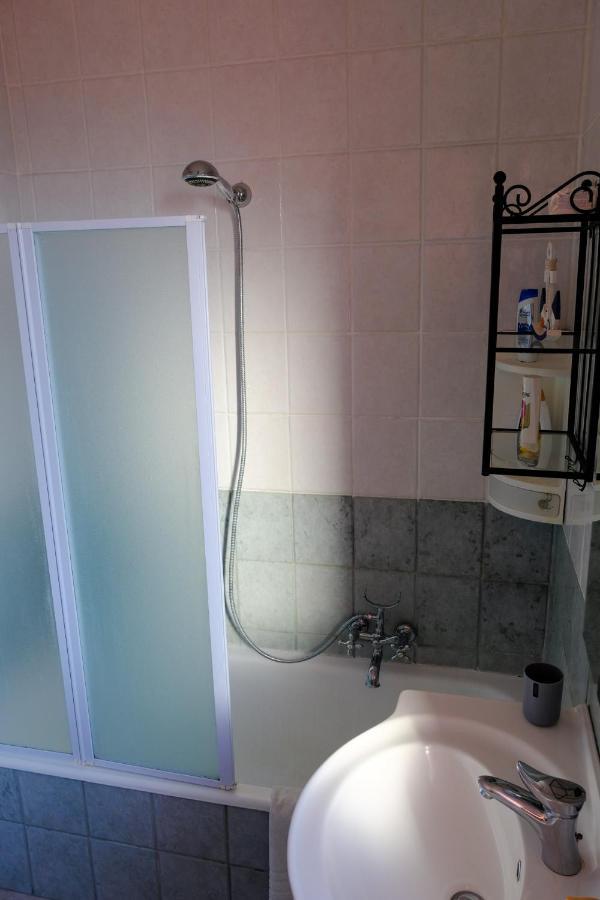 Appartamento Con Tre Camere - Zona Centrale Alessandria Bagian luar foto